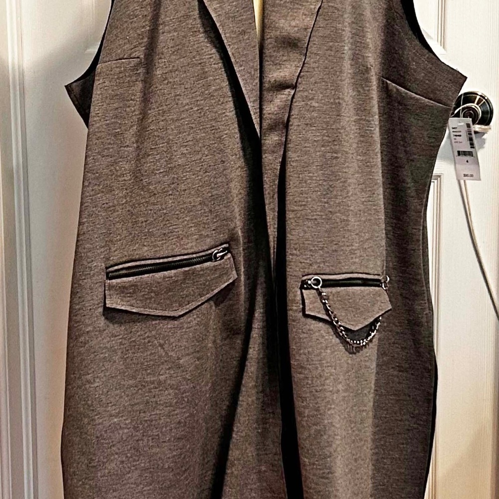 VEST, CHAIN ACCENTS, ASPHALTE GREY, SIZE MBLM 4, ZIPPED POCKETS, LONG SIDE SLITS